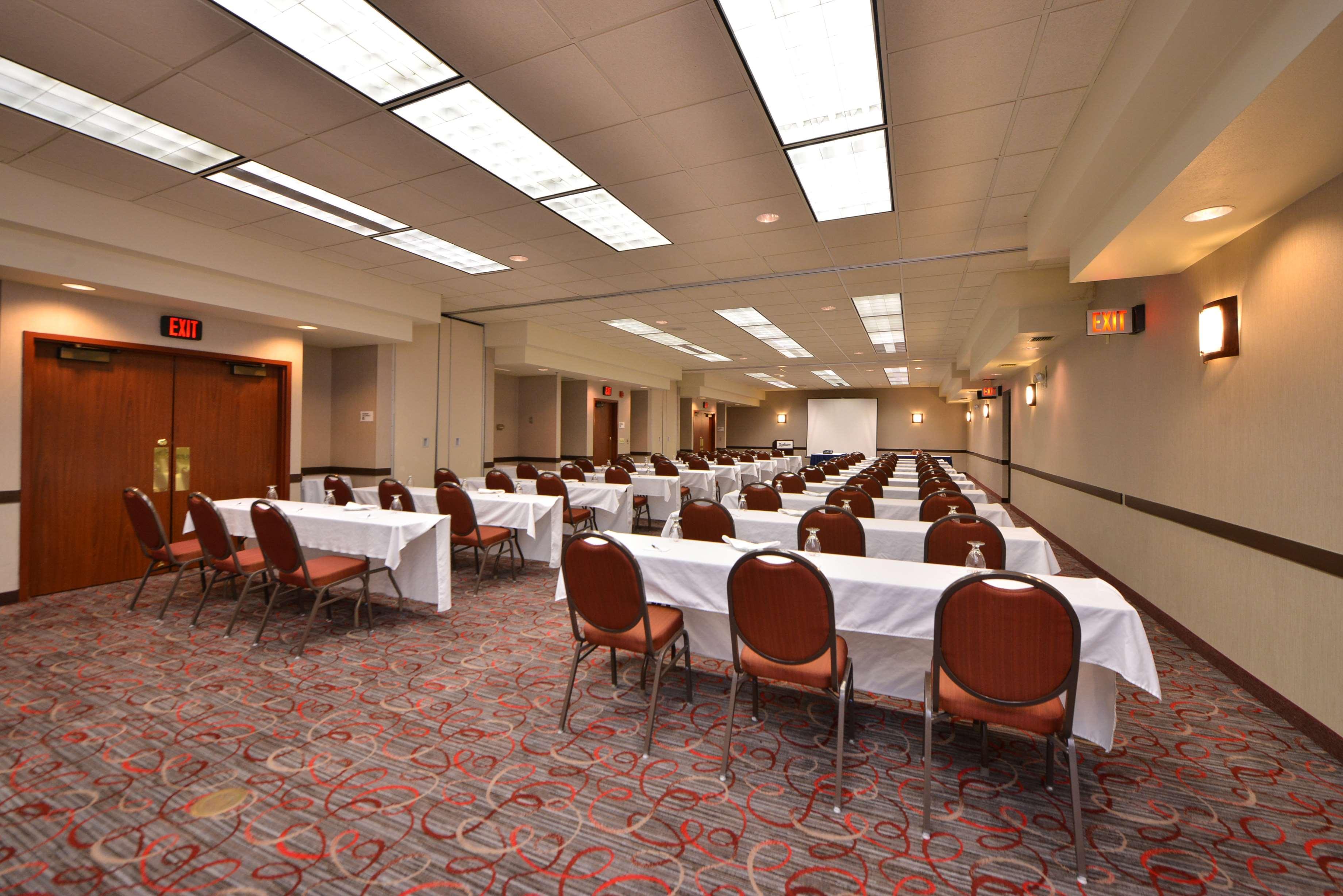 Radisson Hotel Madison Buitenkant foto