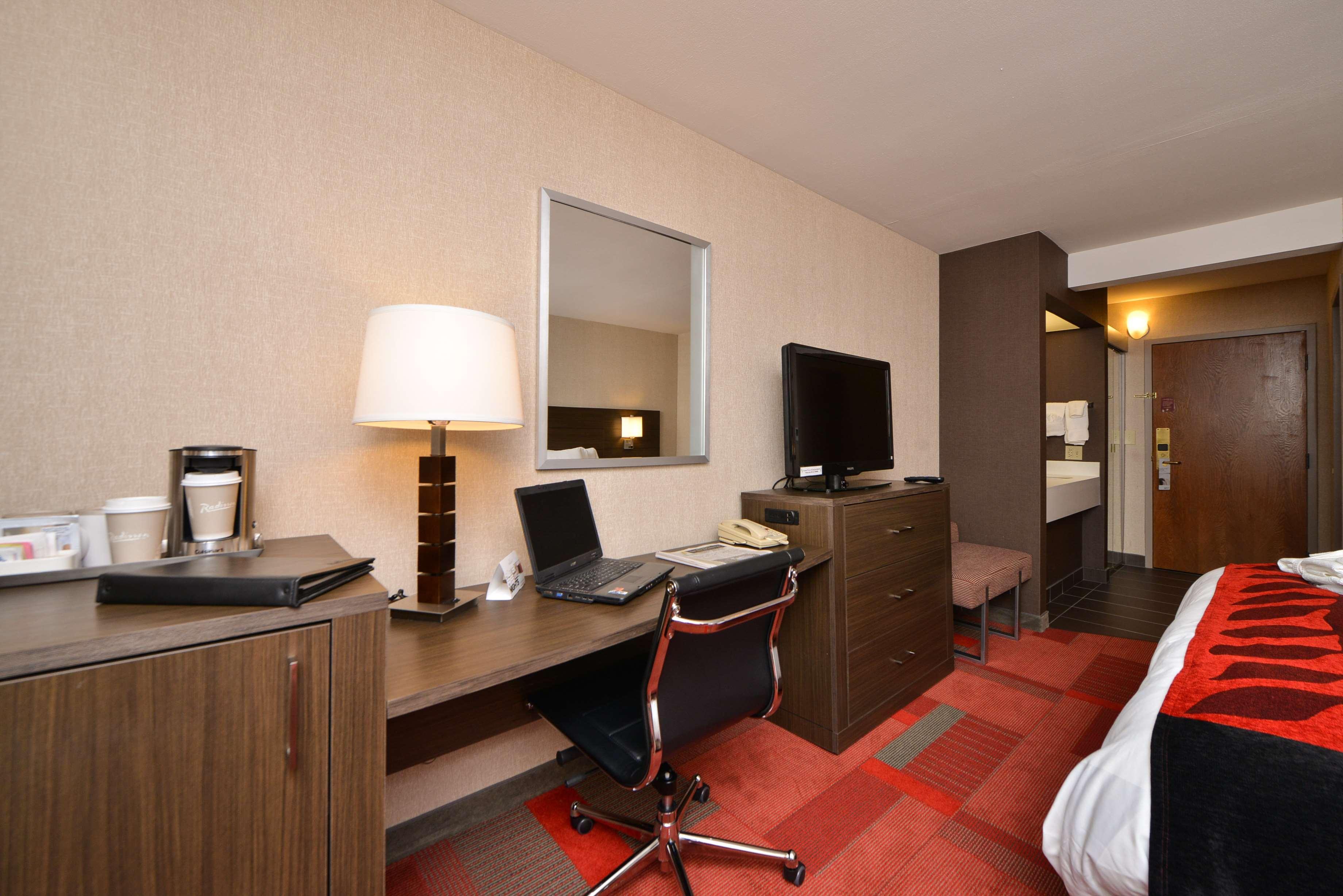 Radisson Hotel Madison Buitenkant foto